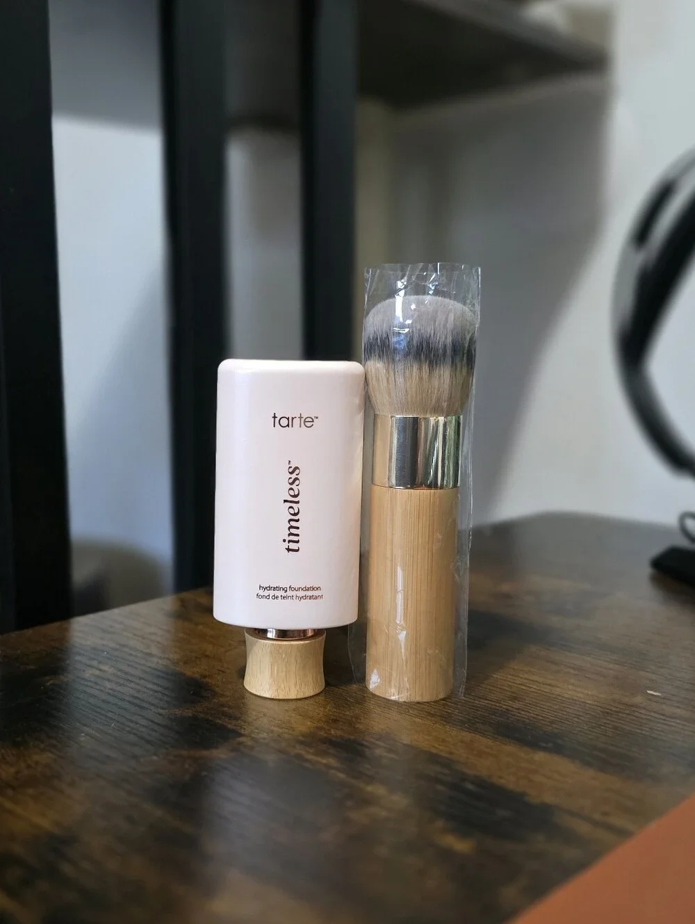 ⚠️SALE⚠️Tarte Timeless Hydrating Foundation with Buffer Brush